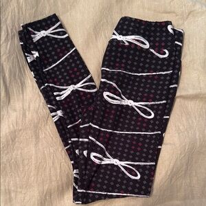 LuLaRoe Black White bow Patterned Leggings
